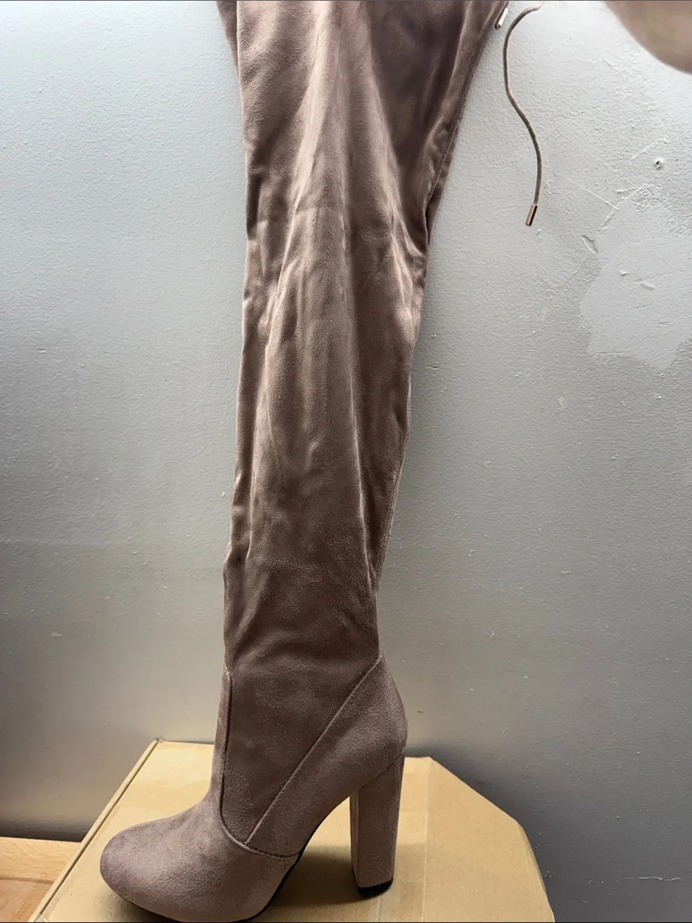 Journee Collection WC MAYA Taupe Over-the-Knee Suede Boots Women’s Size 7.5 NWT
